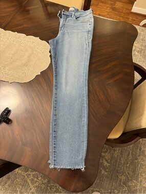 Good American Light Wash Straight-Leg Jeans with Frayed Hem